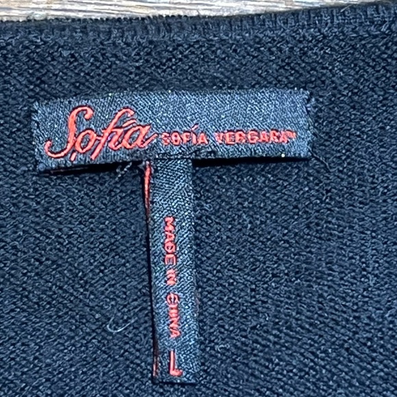 Sofia Vergara Sweater Size Large - Picture 4 of 5